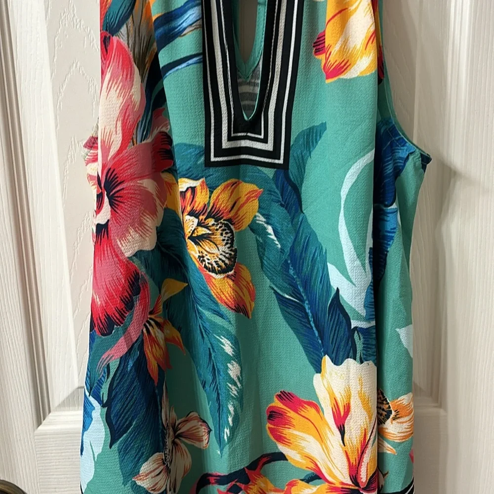 Sleeveless Top - Picture 3 of 5
